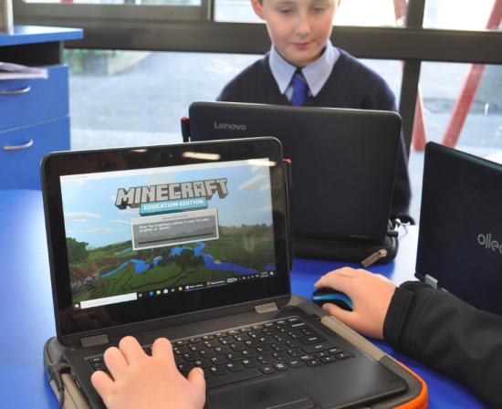 students play Minecraft